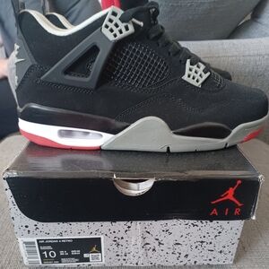 Air jordan 4 retro bred. Size 10 $100 obo UA